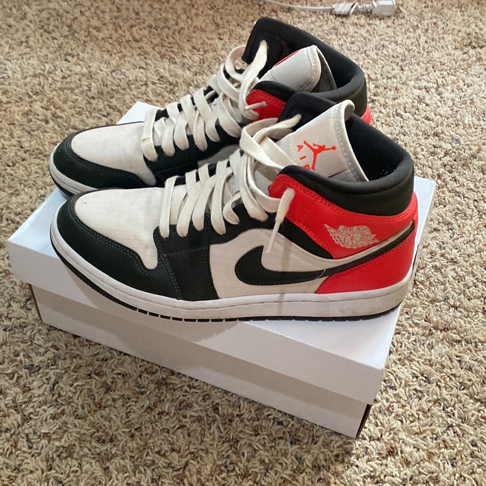 Air Jordan 1 mid se